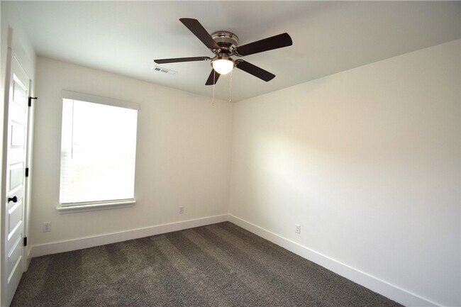 Building Photo - 2071 Bluestem Dr