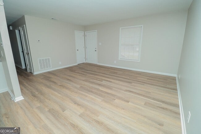 Building Photo - 3323 Victory Ct E