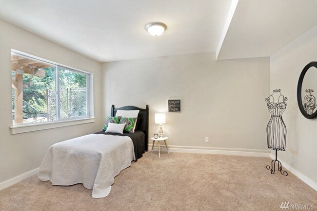 Building Photo - Gorgeous 4 Bedroom, 4 Bath +Bonus Room in Richland Heights