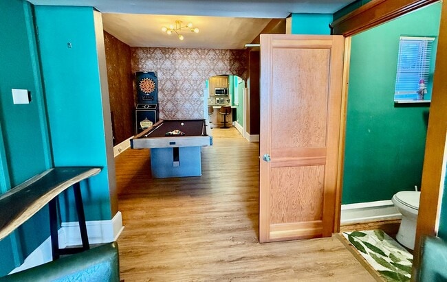 Building Photo - SPACIOUS & MODERN 3 BED/2.5 BA HOUSE w/ AC-Inlaid HARDWOOD Flooring-WASHER/DRYER & Rear PATIO in ...