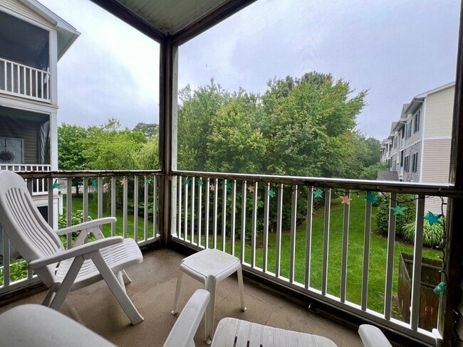 Building Photo - ADORABLE 2 BR, 2 BA CONDO - FURNISHED OR U...