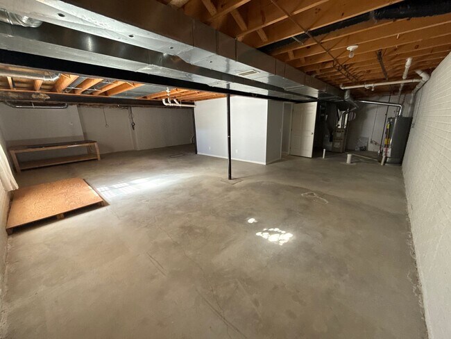 Building Photo - 3 Bed 2 Bath