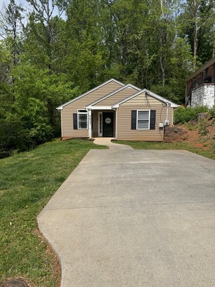 Building Photo - 4647 Ferncliff Dr