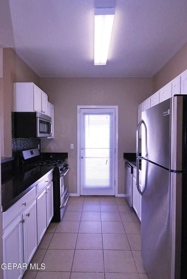 Building Photo - 14344 Venecia Dr