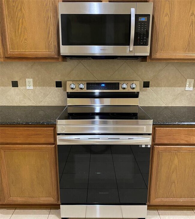 Building Photo - 6018 Sugar Bush Dr