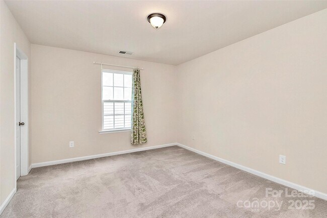 Building Photo - 16027 Harbor Hill Dr