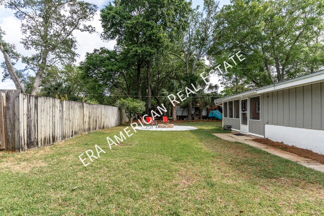 Building Photo - 305 Meggs Dr NE
