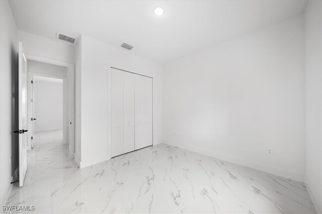 Building Photo - 1128 NE 33rd Terrace