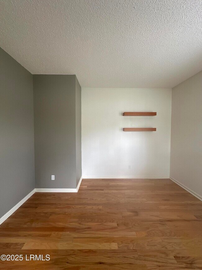 Building Photo - 1 Pomegranate Ln
