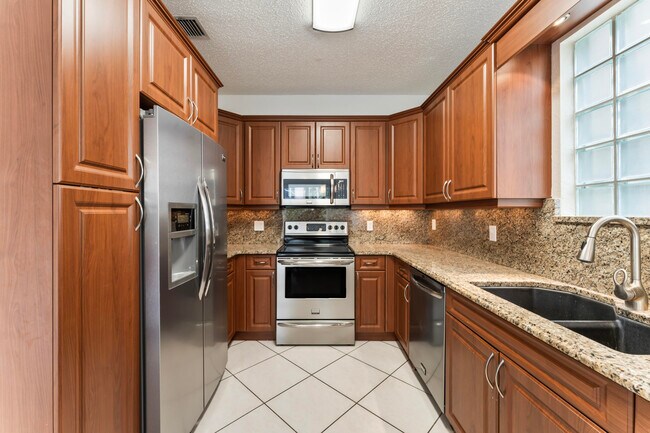 Building Photo - 11447 NW 48th Ct