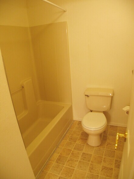 Building Photo - 6 Rheims Ct