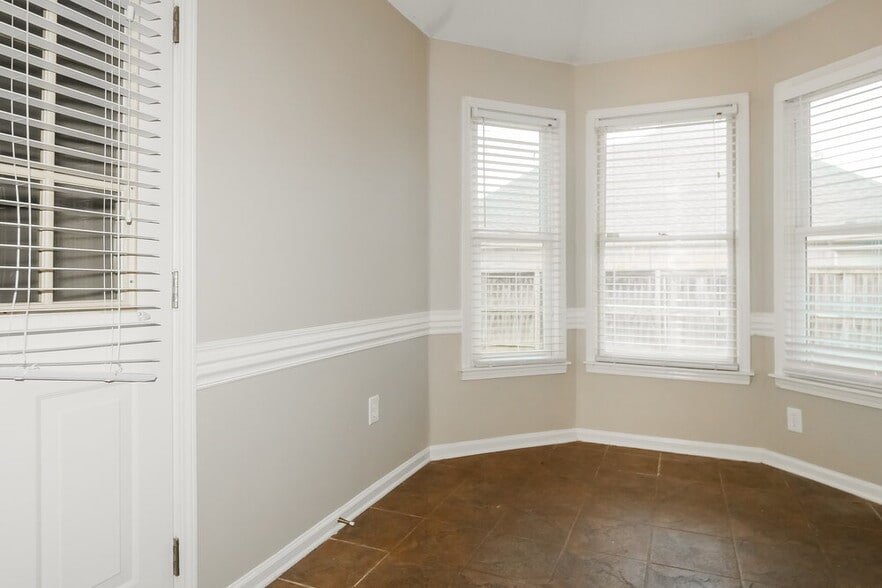 Building Photo - 7576 Dexter Run Cir