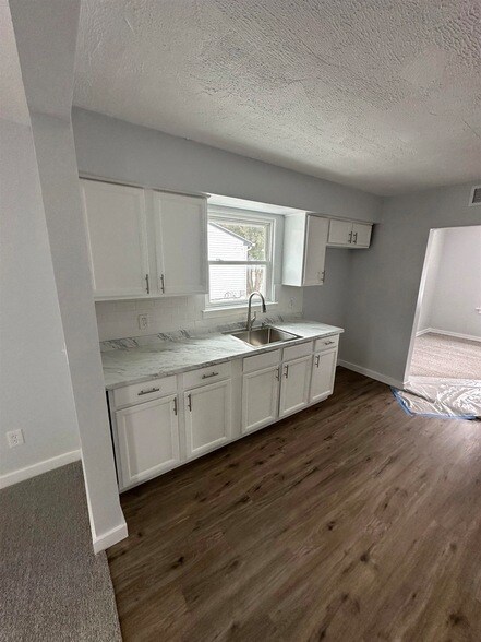 Building Photo - 748 S 24th St