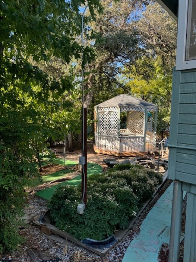 Building Photo - 3 Bedroom In Shasta View Neighborhood with...