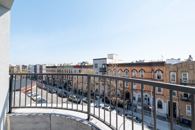 Building Photo - 217 Schaefer St