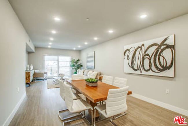 Building Photo - 837 S Harvard Blvd