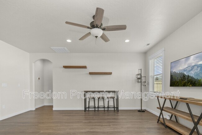 Building Photo - 6218 W los Flores Dr