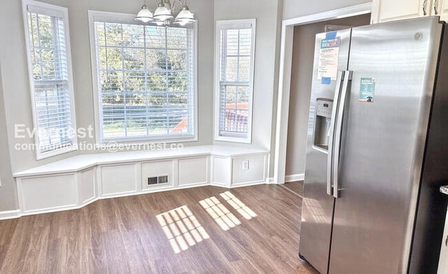 Building Photo - 450 Loveless Rd