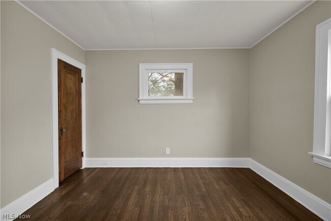 Building Photo - 11103 Lincoln Ave