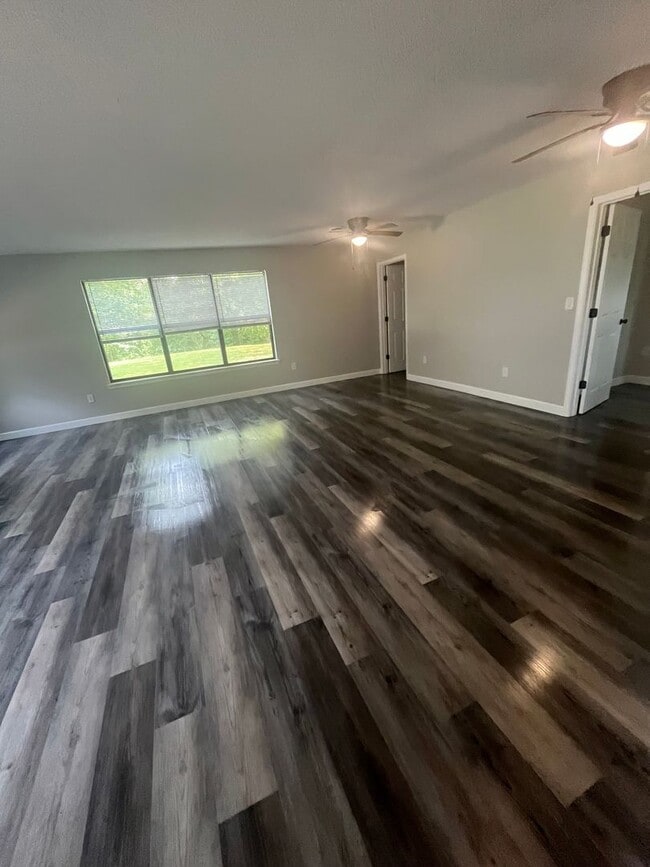 Building Photo - Freshly Renovated & Ideally Located -- You...