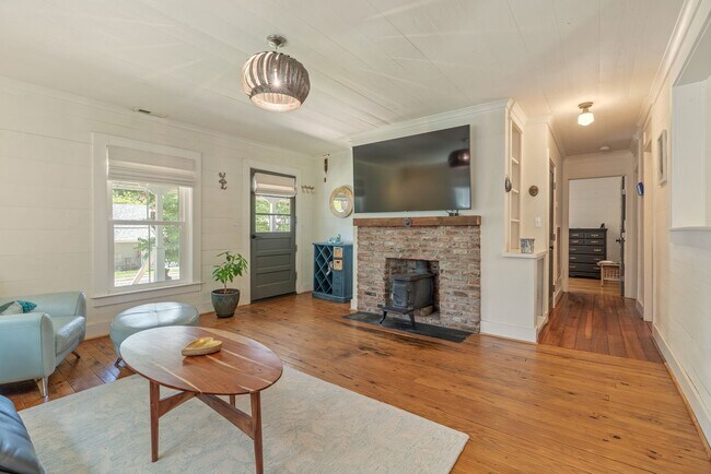Building Photo - Fully Furnished Cottage in Pittsboro