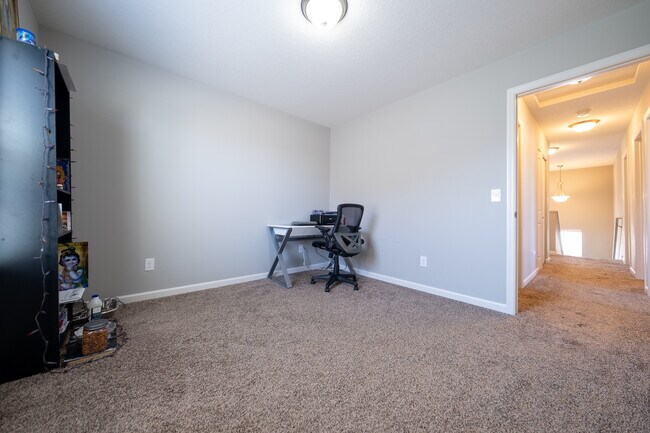 Building Photo - 15430 Eagle Creek Way