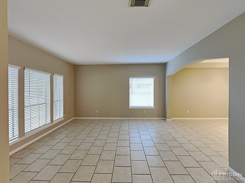Building Photo - 7719 Trophy Pl Dr