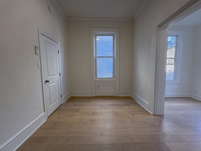 Building Photo - 2039 Green St