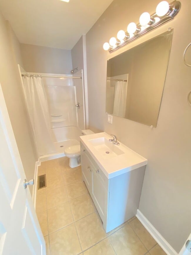 Building Photo - 2bd/1ba Renovated House near Downtown w/ Huge Fenced Backyard & 2 Carport