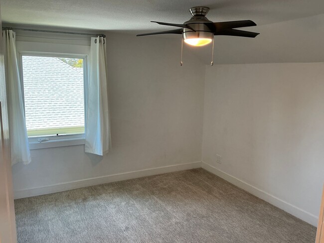 Building Photo - Beautiful 4 Bedroom 2 Bath Home in Old Tow...