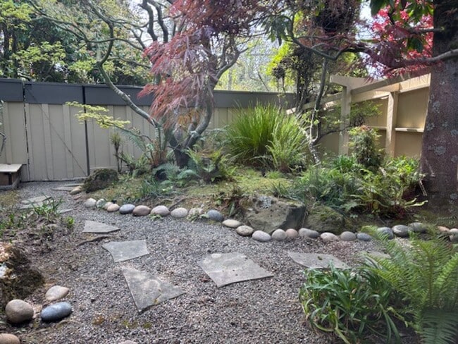 Building Photo - Beautiful Unique Home in the Oakland Hills