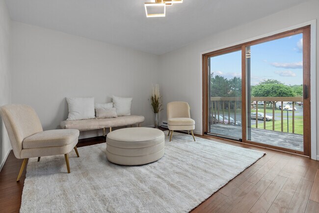 Building Photo - 1140 Manor Dr