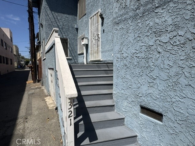 Building Photo - 321 W 6th St