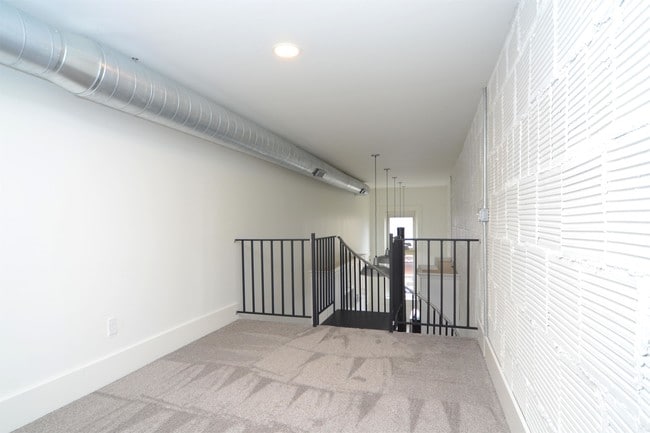 Building Photo - 690 3rd St