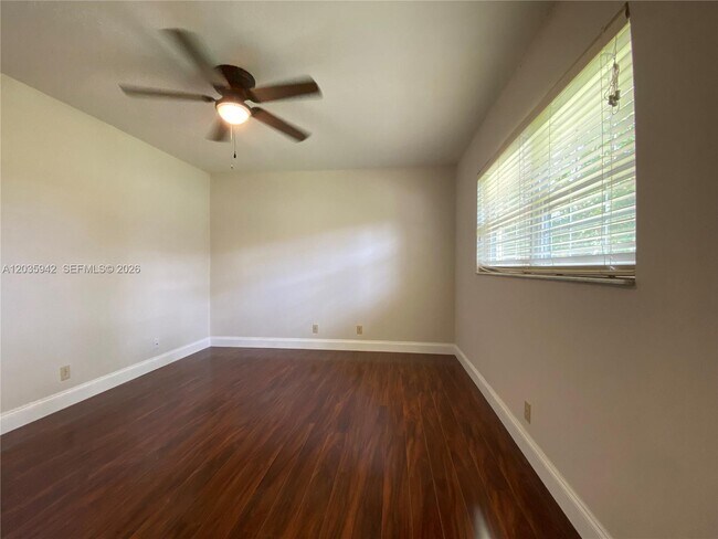 Building Photo - 490 Bonaventure Blvd