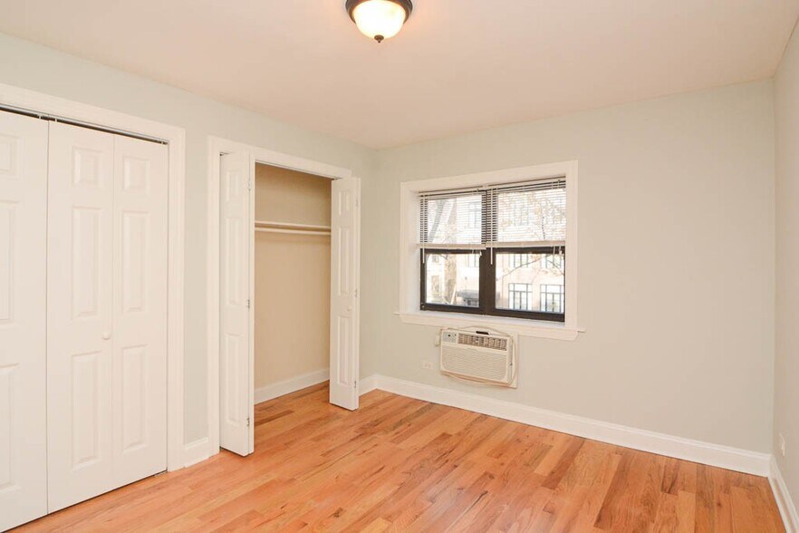 Building Photo - 448 W Barry Ave