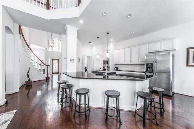 Building Photo - 2211 Merrill Hills Cir