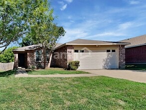 Building Photo - 1100 Willow Tree Dr