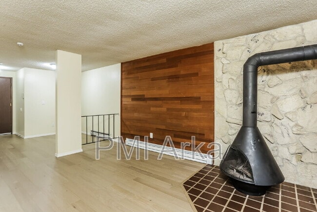 Building Photo - 14404 NE 31st St