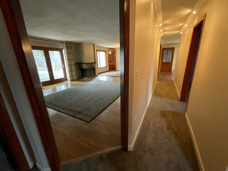 Hallway/ living room - 3661 E Lake Rd
