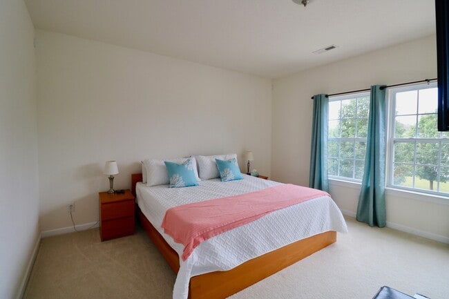 Building Photo - Immaculate 4 bedroom 2.5 Bath home in Sagi...