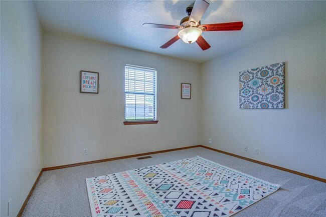 Building Photo - 2109 Shamrock Dr