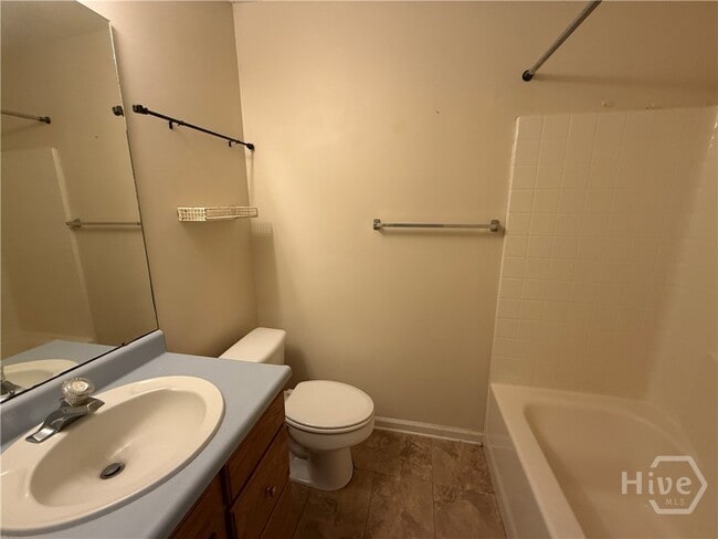 Building Photo - 211 Woodbury Ln