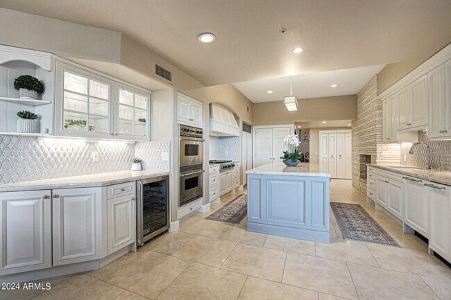 Building Photo - Beautiful custom home with backyard Oasis!