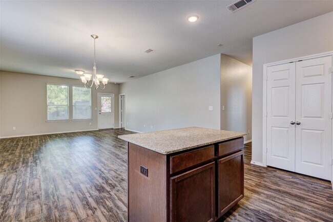 Building Photo - Move-In Ready! Open-Concept Home in Prime Conroe Location