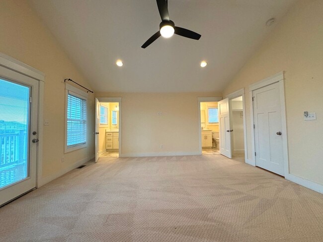 Building Photo - BEACH HOME! 4/4.5 with 3 car garage