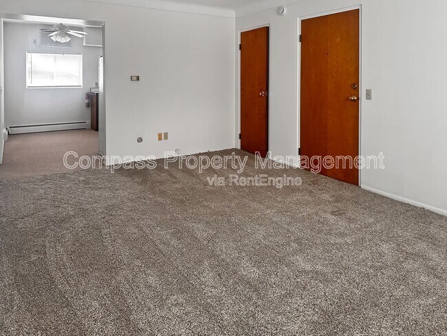 Building Photo - 2847 S Burdick St