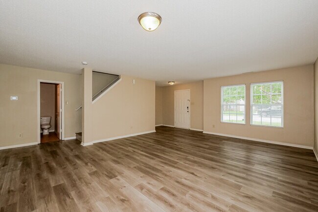 Building Photo - 2950 Hearthside Dr