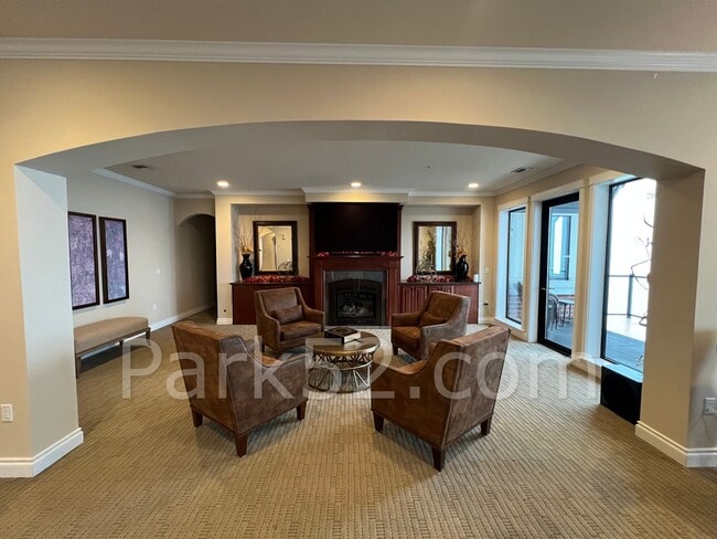 Building Photo - 1 Bed 1.5 Bath Theater District Condo + Amenities