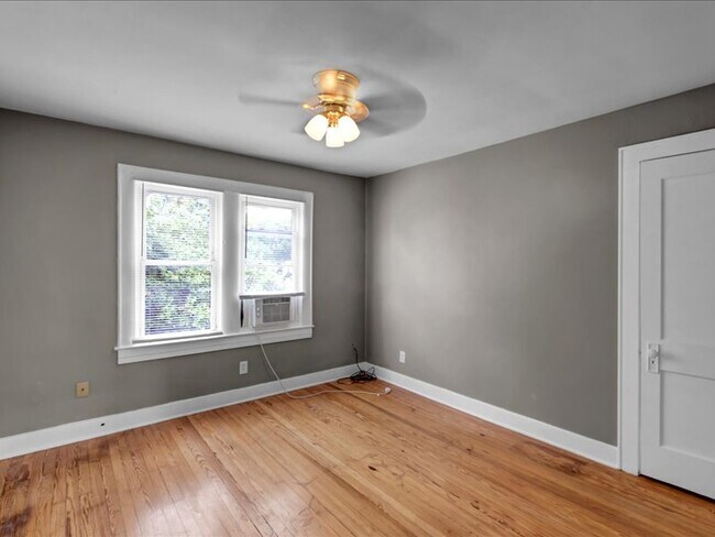 Building Photo - 3220 Grant Ave